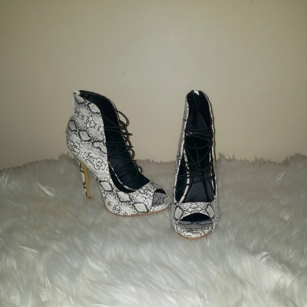Shoes - Picture 4 of 5